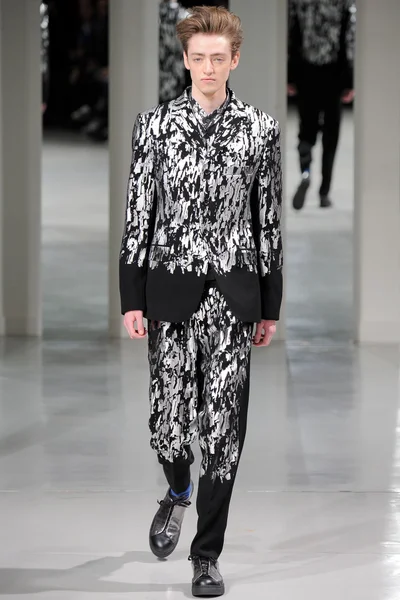 Look 30